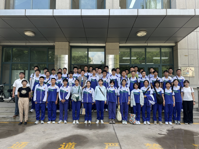 银川市第一中学师生赴西部特色生物资源保护与利用教育部重点实验室参观研学